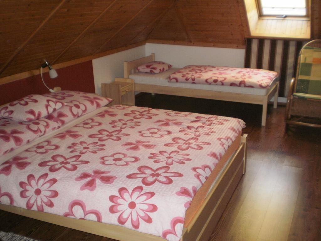 Privat Buk 100 Apartment Jindrichuv Hradec Room photo