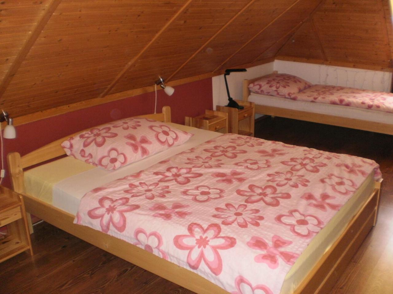 Privat Buk 100 Apartment Jindrichuv Hradec Exterior photo
